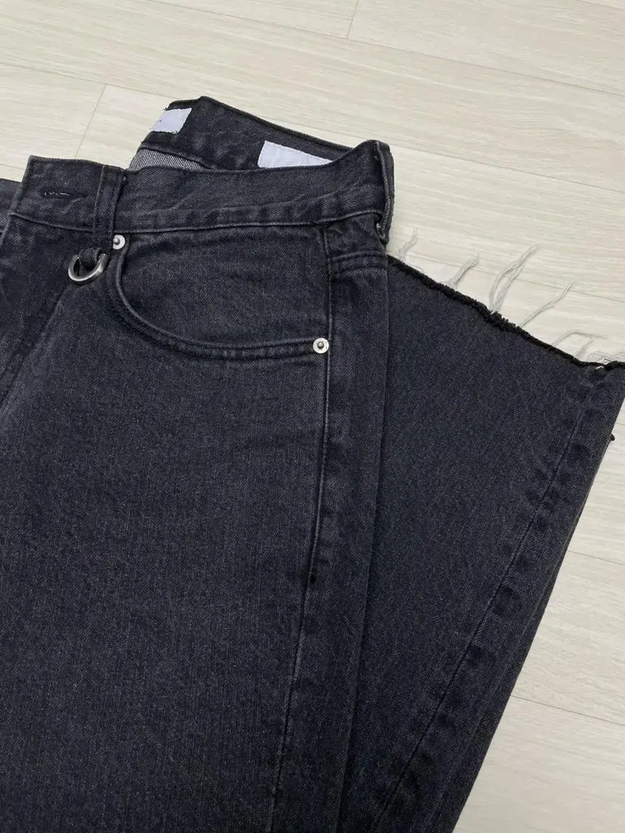 토니웩 Musk Slim-Straight Jeans_ Black Wash